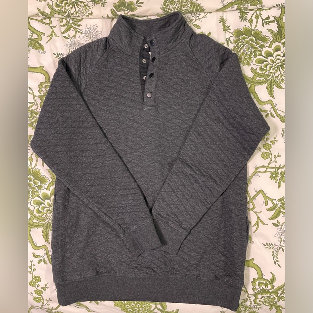 Men’s Goodfellow & Co Gray Quilted Pullover with Button Detail
